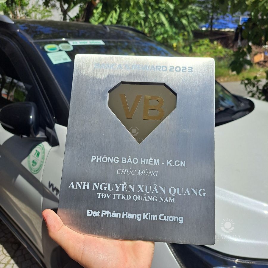 Bảng Vinh Danh Kim Loại Inox Xước Hạng Kim Cương Ngân Hàng Việt Bank