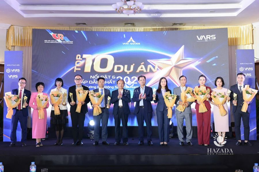 Cup Hợp Kim Dát Vàng Cao Cấp Chế Tác Độc Quyền Cho Hội Môi Giới Bất Động Sản Việt Nam VARS 