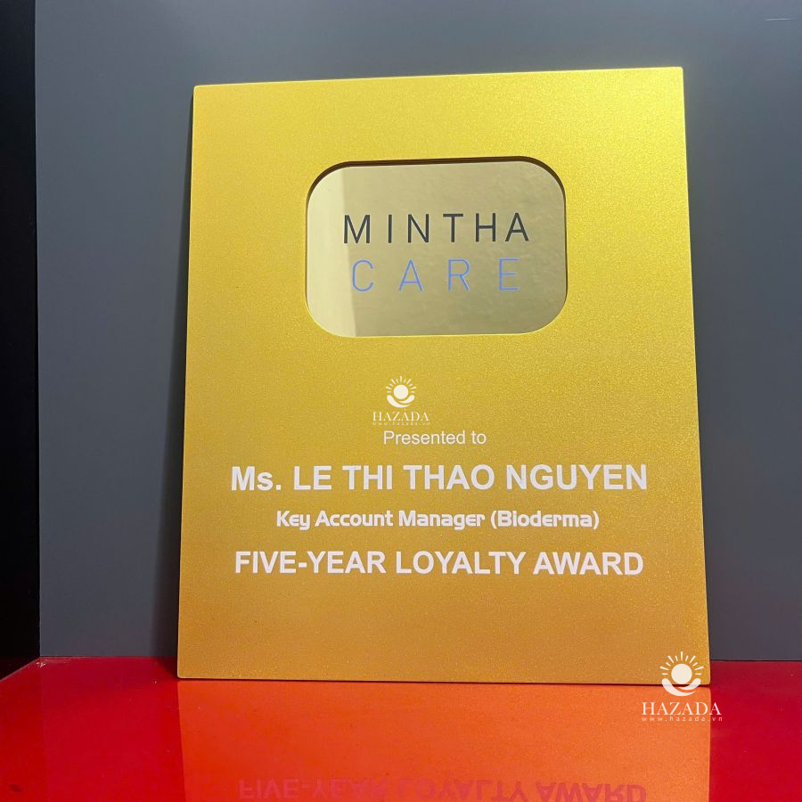 Bảng Chứng Nhận Full Kim Loại Màu Vàng Lấp Lánh