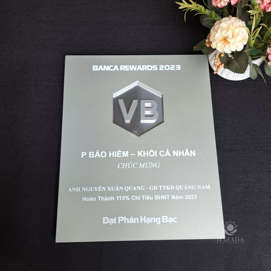 bảng vinh danh ngân hàng việt bank