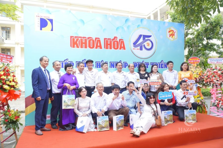 sự kiện trao giải kỷ niệm 45 năm thành lập khoa hóa dhbk đà nẵng