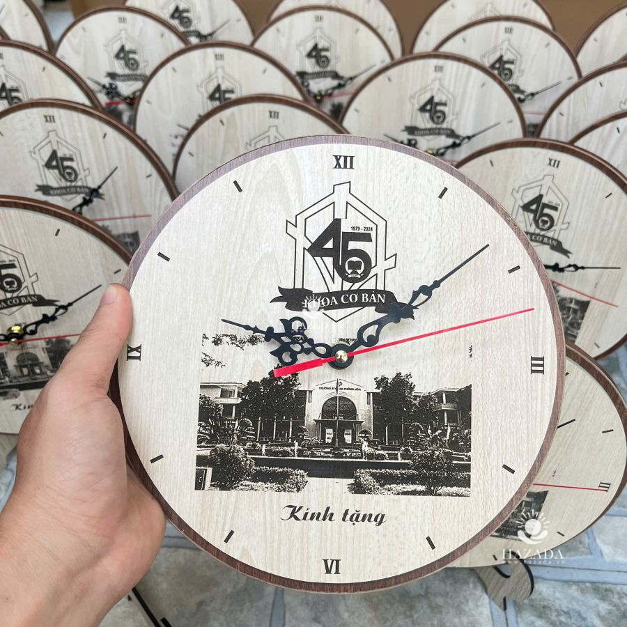 Quà tặng đồng hồ gỗ khắc laser kỷ niệm 45 năm thành lập Khoa Cơ Bản Trường Sỹ Quan Phòng Hoá 2024